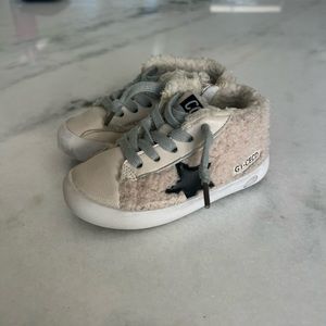 Toddler star sneaker size 24 (toddler 7)